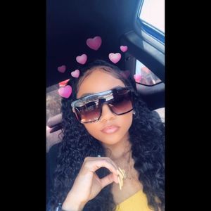 Meet your Posher, Alexis